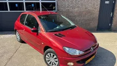 Rood Gebruikt 2007 Peugeot 206 Forever Hatchback | € 1.299 (Eerlijke prijs)