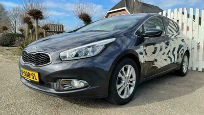 Occasion Kia Ceed 99 PK (72 kW) 2014 Grijs Hatchback