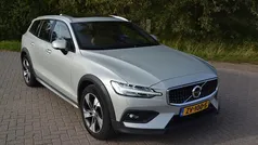 Grijs Gebruikt 2019 Volvo V60 CC Pro Stationwagen | € 28.950 (Goede deal)