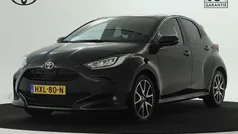 Zwart Gebruikt 2022 Toyota Yaris Hybrid Executive Hatchback | € 25.445 (Eerlijke prijs)
