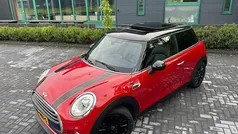 Rood Gebruikt 2017 Mini Cooper Business Hatchback | € 11.950 (Goede deal)