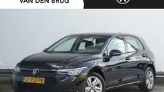 Zwart Gebruikt 2024 VW Golf VIII Life Hatchback | € 27.490 (Eerlijke prijs)