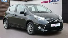 Zwart Gebruikt 2015 Toyota Yaris Hatchback | € 9.950 (Eerlijke prijs)