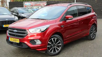 Rood Gebruikt 2018 Ford Kuga ST-Line SUV | € 15.995 (Eerlijke prijs)
