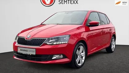 Rood Gebruikt 2016 Skoda Fabia Business Line Hatchback | € 8.750 (Super prijs)