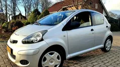 Grijs Gebruikt 2010 Toyota Aygo Cool Hatchback | € 3.295 (Eerlijke prijs)