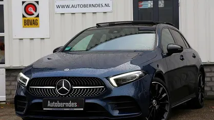 Blauw Gebruikt 2022 Mercedes A250 AMG line Hatchback | € 33.900 (Eerlijke prijs)