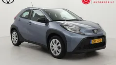 Gebruikt 2024 Toyota Aygo Play Hatchback | € 18.499 (Eerlijke prijs)