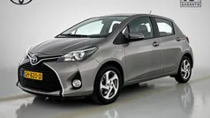 Bruin Gebruikt 2015 Toyota Yaris Hybrid Limited Hatchback | € 12.945 (Eerlijke prijs)