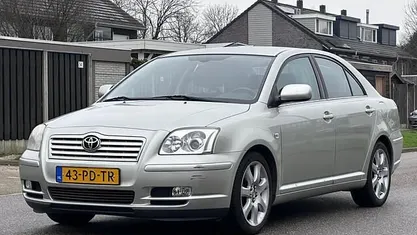 Grijs Gebruikt 2004 Toyota Avensis Luna Hatchback | € 3.950 (Eerlijke prijs)
