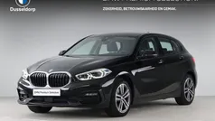 Zwart Gebruikt 2021 BMW 118 Sport Line Hatchback | € 24.900 (Eerlijke prijs)