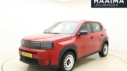 Occasion 2025 Fiat Grande Panda Red Hatchback | € 24.950 (Goede deal)