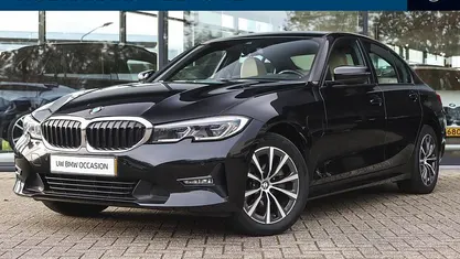 Zwart Occasion 2021 BMW 320e Executive Sedan | € 26.950 (Super prijs)