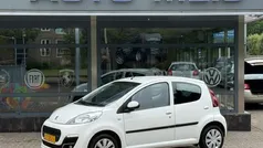 Wit, metallic lak Gebruikt 2012 Peugeot 107 Hatchback | € 2.495 (Eerlijke prijs)