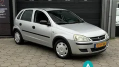Grijs Gebruikt 2004 Opel Corsa Essentia Hatchback | € 1.495 (Eerlijke prijs)