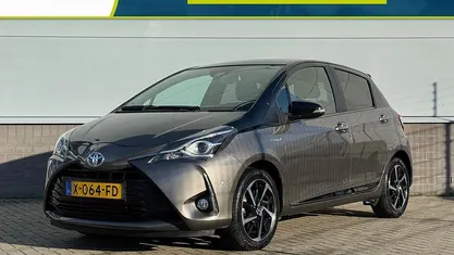Grijs Occasion 2023 Toyota Yaris Hybrid Hatchback | € 19.035 (Super prijs)