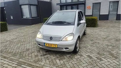 Grijs (metallic) Gebruikt 2001 Mercedes A160 Avantgarde MPV | € 1.150 (Goede deal)