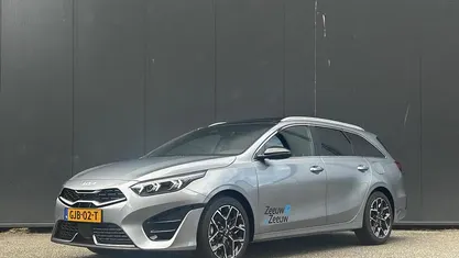 Grijs Occasion 2024 Kia Ceed GT-Line Hatchback | € 29.995 (Goede deal)