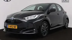Zwart Gebruikt 2023 Toyota Yaris Hybrid Hatchback | € 23.445 (Eerlijke prijs)