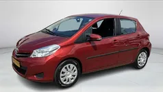 Rood Gebruikt 2013 Toyota Yaris Hatchback | € 8.950 (Eerlijke prijs)
