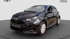 Zwart Gebruikt 2024 Toyota Yaris Hybrid Active Hatchback | € 23.445 (Eerlijke prijs)