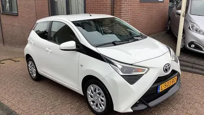 Wit Occasion 2021 Toyota Aygo X-play Hatchback | € 7.950 (Eerlijke prijs)