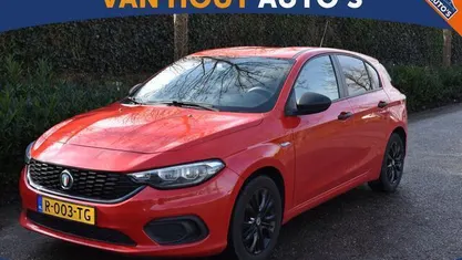 Occasion Fiat Tipo Street 97 PK (71 kW) 2020 Rood Hatchback