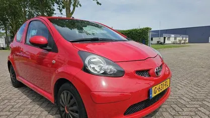 Occasion Toyota Aygo 68 PK (50 kW) 2006 Rood Hatchback