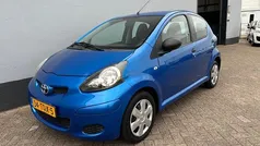 Blauw Gebruikt 2012 Toyota Aygo Hatchback | € 3.999 (Eerlijke prijs)