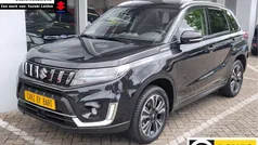 Zwart Gebruikt 2023 Suzuki Vitara Style SUV | € 27.945 (Eerlijke prijs)