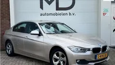 Grijs, metallic lak Gebruikt 2013 BMW 320 Efficient Dynamics Sedan | € 9.450 (Goede deal)
