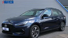 Blauw, metallic lak Gebruikt 2024 Hyundai i30 Comfort Stationwagen | € 33.945 (Eerlijke prijs)