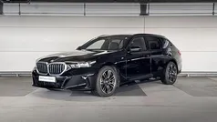 Zwart Gebruikt 2024 BMW 520 Performance Stationwagen | € 64.900 (Eerlijke prijs)