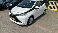 Gebruikt 2016 Toyota Aygo X-play Hatchback | € 8.999 (Eerlijke prijs)