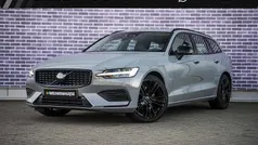 Grijs Gebruikt 2023 Volvo V60 Stationwagen | € 34.899 (Goede deal)