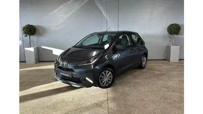 Grijs (metallic) Occasion 2015 Toyota Aygo Hatchback | € 7.250 (Eerlijke prijs)