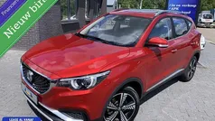 Rood Gebruikt 2019 MG ZS Luxury Sedan | € 11.250 (Eerlijke prijs)