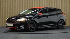 Zwart Gebruikt 2016 Ford Focus Hatchback | € 13.950 (Eerlijke prijs)