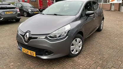 Grijs (metallic) Gebruikt 2013 Renault Clio IV Expression Hatchback | € 6.450 (Eerlijke prijs)