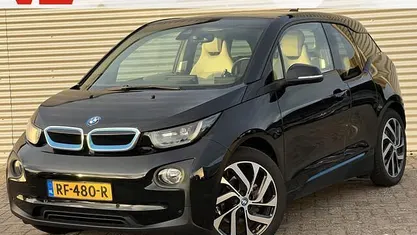 Zwart Gebruikt 2017 BMW i3 Basis Hatchback | € 12.748 (Eerlijke prijs)
