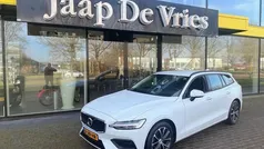 Wit Gebruikt 2021 Volvo V60 Momentum Stationwagen | € 26.950 (Eerlijke prijs)