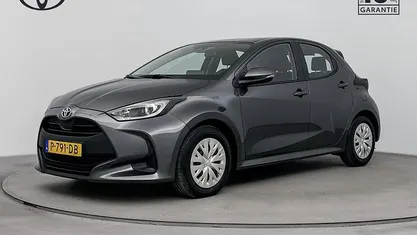 Occasion Toyota Yaris Hybrid Active 116 PK (85 kW) 2022 Grijs Hatchback