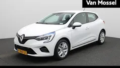 Wit Gebruikt 2021 Renault Clio V Zen Hatchback | € 12.900 (Eerlijke prijs)