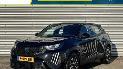 Zwart (metallic) Gebruikt 2024 Peugeot e-2008 Active SUV | € 24.850 (Eerlijke prijs)