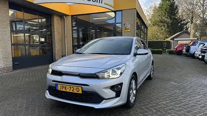 Gebruikt 2023 Kia Rio Comfort Hatchback | € 17.995 (Eerlijke prijs)
