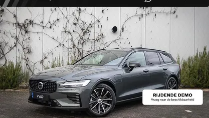 Groen Nieuw 2025 Volvo V60 Ultra Stationwagen | € 60.894 (Eerlijke prijs)