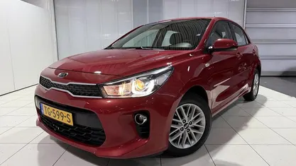 Rood Gebruikt 2018 Kia Rio Hatchback | € 13.950 (Eerlijke prijs)