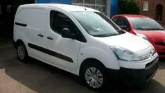 Rood Gebruikt 2015 Citroën Berlingo MPV | € 7.500 (Eerlijke prijs)