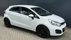 Wit Gebruikt 2013 Kia Rio Plus Hatchback | € 4.995 (Eerlijke prijs)