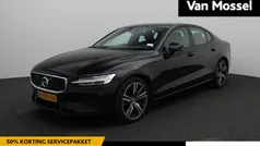 Zwart, metallic lak Gebruikt 2020 Volvo S60 R-Design Sedan | € 31.900 (Eerlijke prijs)